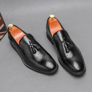 De negocios Casual zapatos de los hombres de la borla tallado en cuero zapatos casual zapatos de tacón bajo cómodo clásicos zapatos de los hombres